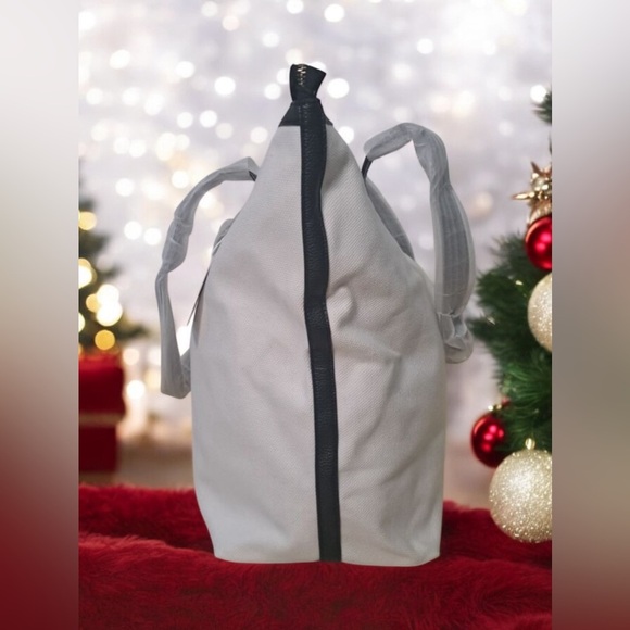 Walter Baker Carly Day Tripper Tote Bag NWT - Picture 11 of 12